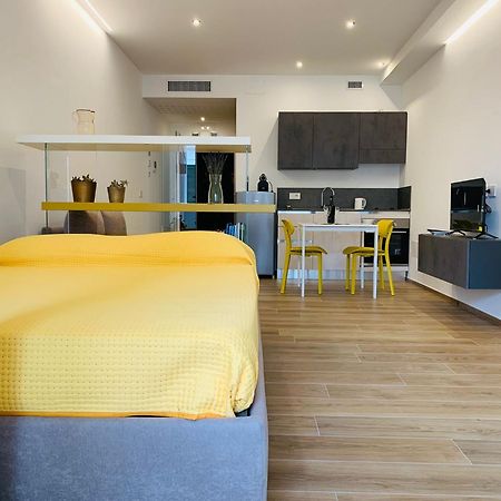 Апартаменти Domus13-With Private Parking Барі Екстер'єр фото
