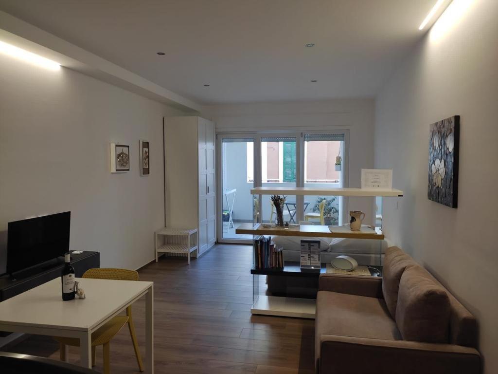 Апартаменти Domus13-With Private Parking Барі Екстер'єр фото