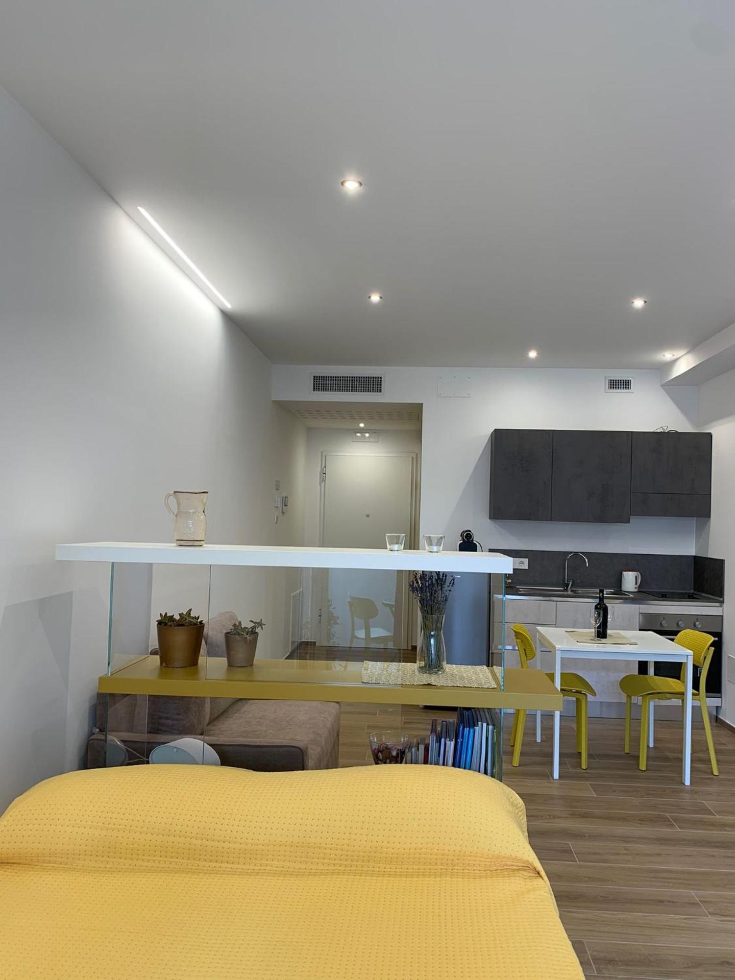 Апартаменти Domus13-With Private Parking Барі Екстер'єр фото