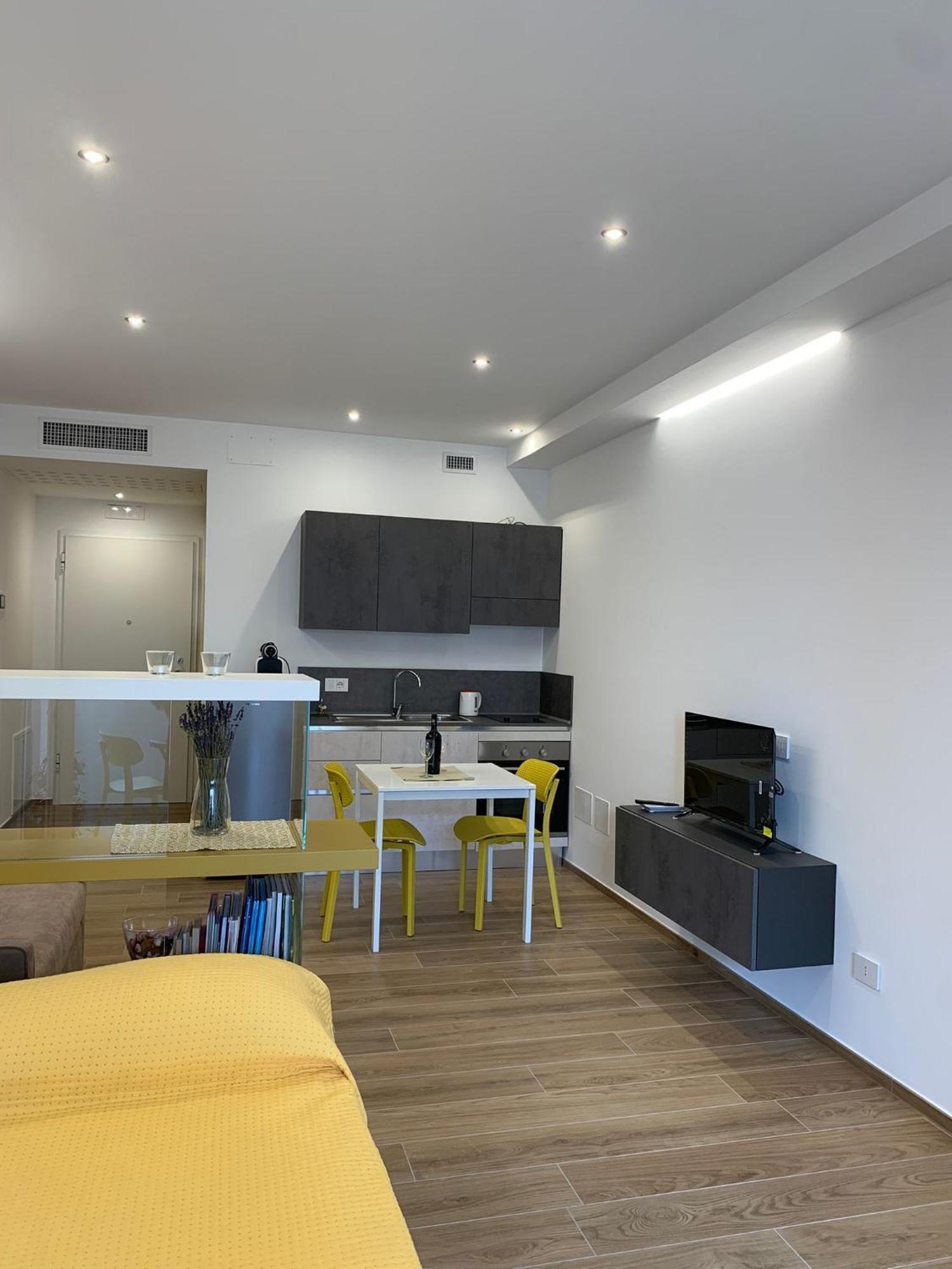 Апартаменти Domus13-With Private Parking Барі Екстер'єр фото